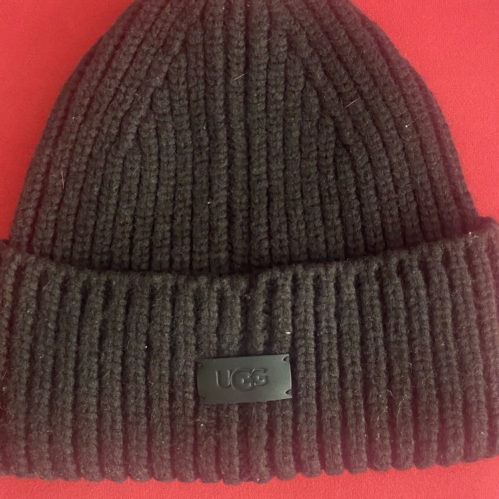 UGG EMBELLISHED KNIT CUFF BEANIE Nwts - Picture 12 of 12